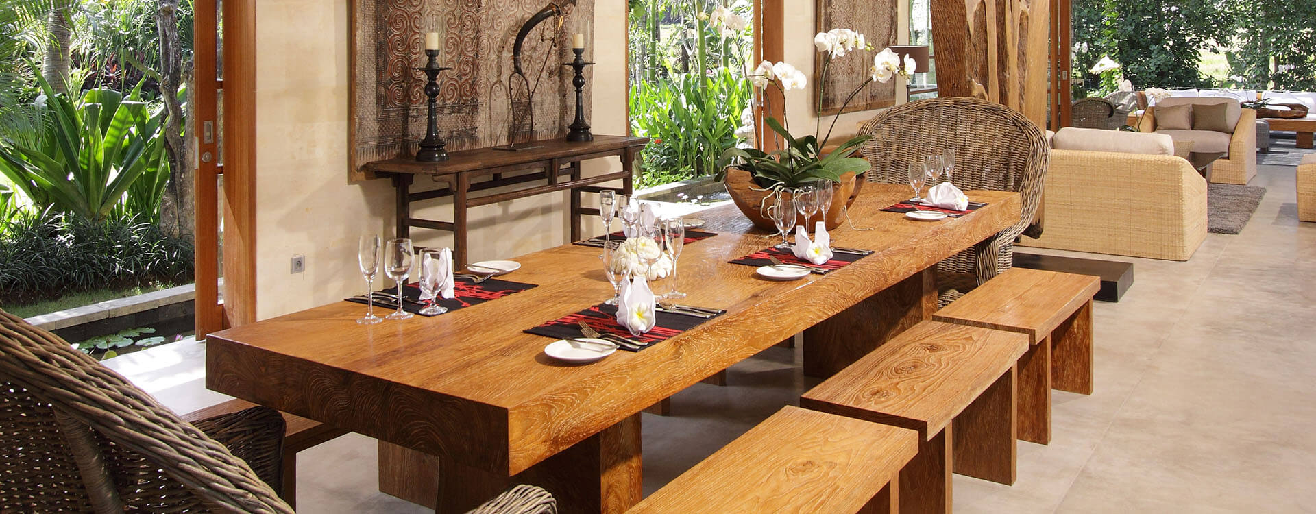 Villa Sarasvati - Dining table